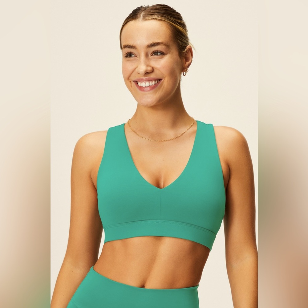 Fabletics on the go midi medium impact sports bra
